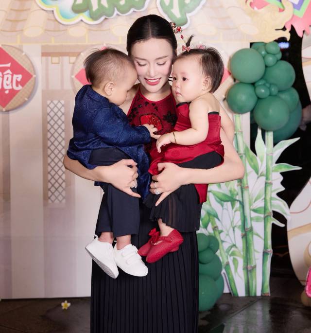 shark-binh-va-phuong-oanh-co-hanh-dong-gay-sot-trong-tiec-thoi-noi-cap-song-sinh-2 (1)