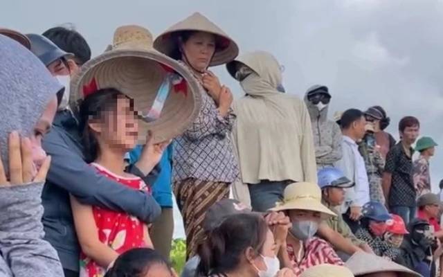 thi-the-nguoi-con-trong-vu-hai-me-con-duoi-nuoc-o-song-hong-duoc-tim-thay1