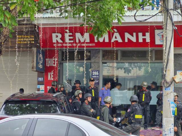 cong-an-kham-xet-1 (1)