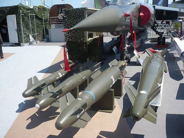 phap-gui-1200-bom-luon-hammer-cho ukraine-1 (1)
