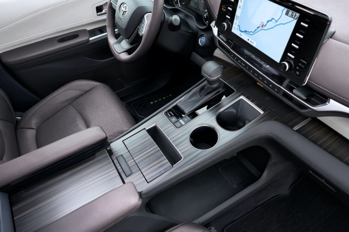 Toyota Sienna 2021 - MPV sang chảnh anh em với Toyota Innova chính thức trình làng