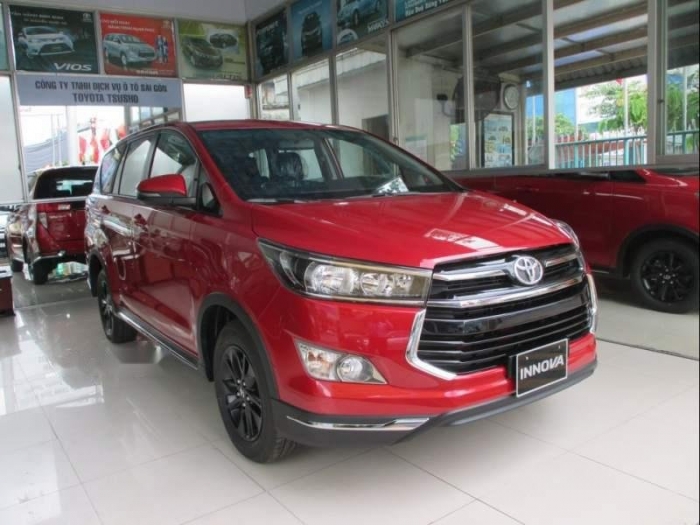 Toyota Innova giảm giá xả hàng, giá sắp ngang bằng Mitsubishi Xpander