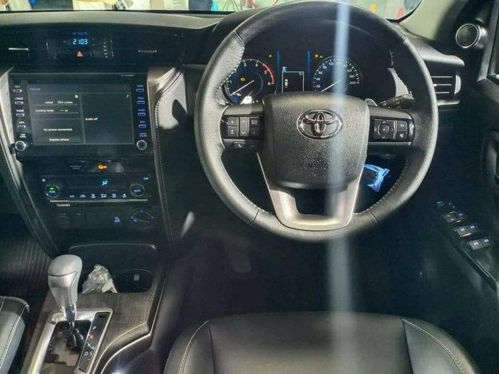 Bộ ảnh Toyota Fortuner 2020 mới về đại lý đang gây sốt cộng đồng mạng