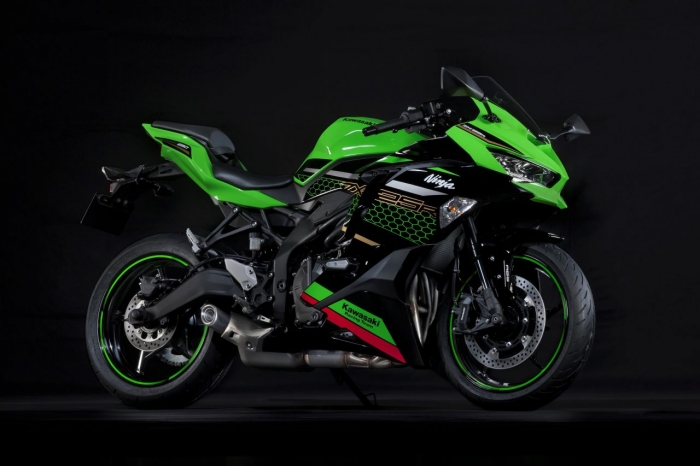 Kawasaki Ninja ZX25R báo tin cực xấu cho khách hàng trong tháng 3