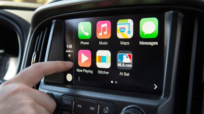 Ngạc nhiên chưa, sử dụng Apple CarPlay và Android Auto còn nguy hiểm hơn say xỉn khi lái xe