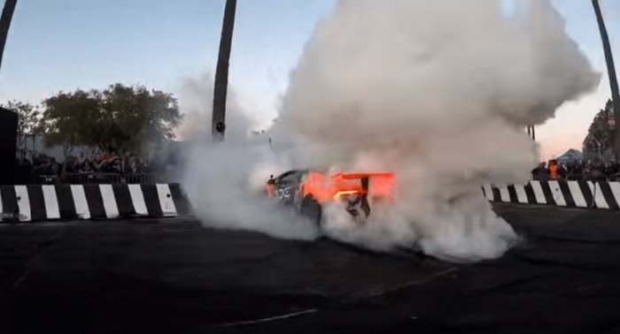 Đang đốt lốp cực sung, Lamborghini Huracan của dân chơi đột nhiên bốc cháy dữ dội