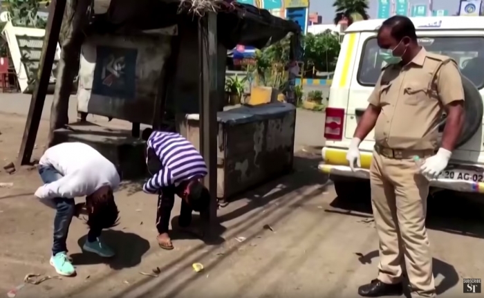Video: Cảnh sát Ấn Độ dùng gậy đập 'ra bã' người dân vi phạm lệnh cấm ra đường