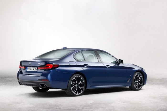 BMW 5-Series 2020 nâng cấp lộ ngoại hình với lưới tản nhiệt càng ngày càng to