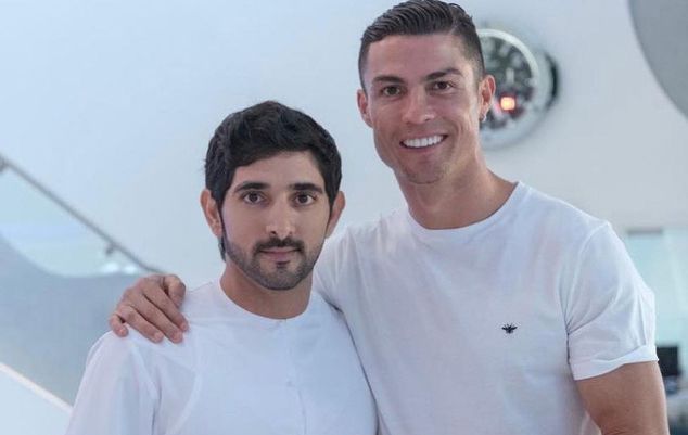 Hai trai đẹp siêu giàu trong một bức ảnh 6 triệu lượt like: Ronaldo nhiều tiền mấy cũng chỉ là 