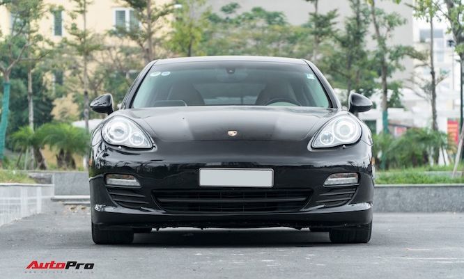 Sau 9 năm tuổi và 7 vạn km, Porsche Panamera vẫn đắt ngang Mercedes-Benz C300 AMG