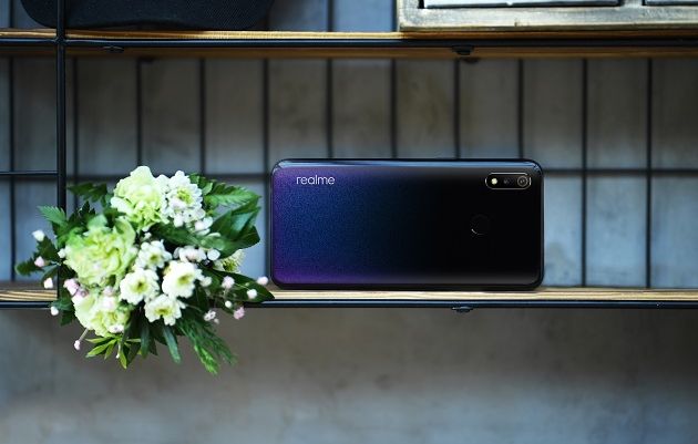 Realme 3 chính thức ra mắt: Màn hình giọt nước, camera chụp đêm,giá 3,99 triệu đồng