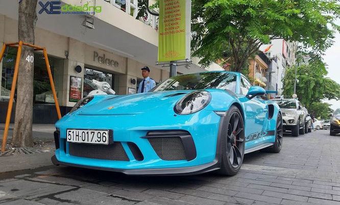 Chạm mặt siêu xe Porsche 911 GT3 RS Miami Blue vừa “nhập tịch” Sài Gòn