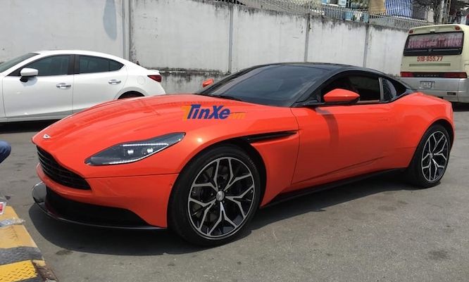 Chi tiết siêu xe Aston Martin DB11 của doanh nhân Hội An mới ra biển, giá gần 16 tỷ đồng