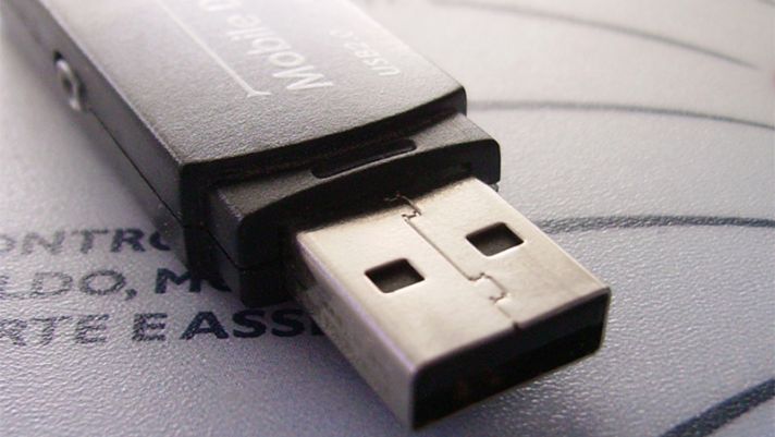 “Cha đẻ” của USB tiết lộ lý do vẫn sử dụng thiết kế này, dù biết chắc người dùng sẽ cắm nhầm