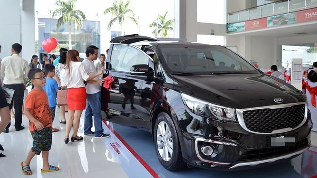 Nhiều dòng xe được giảm giá cực sốc nhằm kích cầu tháng Ngâu