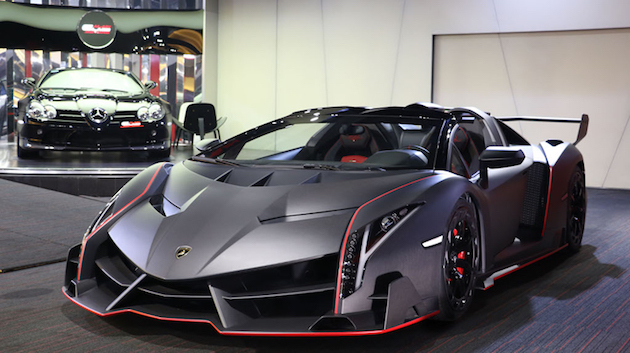 “Soi” Lamborghini Veneno Roadster với thân carbon độc nhất thế giới