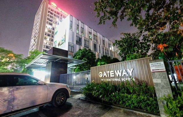 Hàng loạt ngôi sao bức xúc lên tiếng, kêu gọi tẩy chay trường Gateway