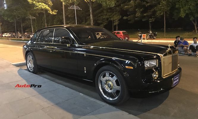 Rolls-Royce, Bentley và dàn xe sang bạc tỷ hội tụ trong Liveshow của Quang Hà
