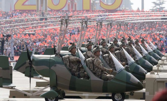 Trung Quốc cho ra mắt 6 thứ vũ khí kỳ lạ trong lễ duyệt binh: Đồ chơi vô dụng hay vũ khí hủy diệt?