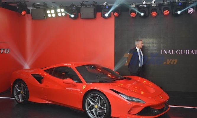 Showroom Ferrari đầu tiên tại Việt Nam chỉ kinh doanh siêu xe cũ