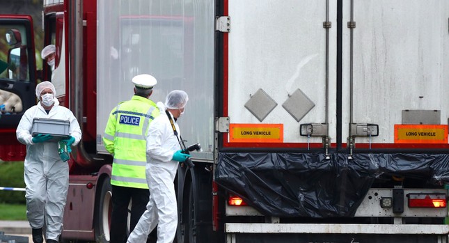 Thảm kịch lớn nhất nước Anh: 39 xác chết được tìm thấy trong thùng container đông lạnh