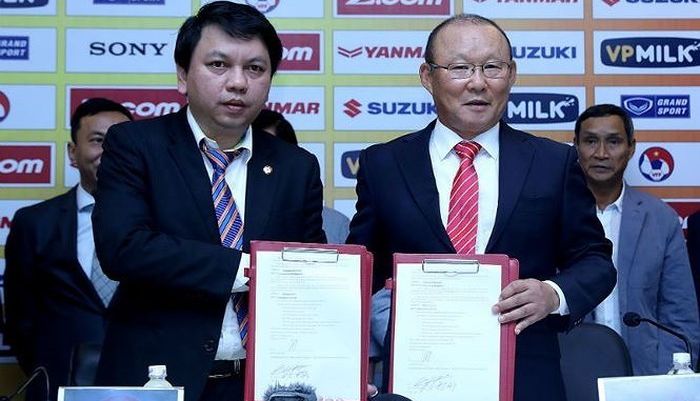 HLV Park Hang Seo chính thức ký hợp đồng mới ở lại Việt Nam: Lương thua xa HLV Thái Lan