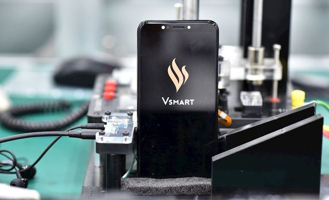 Mẫu smartphone của tỷ phú Phạm Nhật Vượng giảm giá sốc 50%, quyết đánh chiếm thị trường Việt