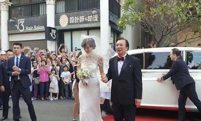 Chiêm ngưỡng dàn xe Rolls-Royce, Bentley trong lễ cưới của Lâm Chí Linh