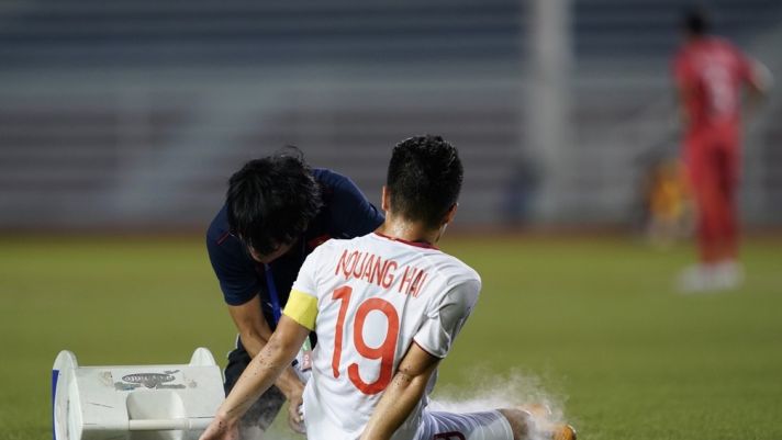 Tin buồn cho NHM Việt Nam: Gặp chấn thương nặng Quang Hải sẽ nghỉ hết SEA Games?