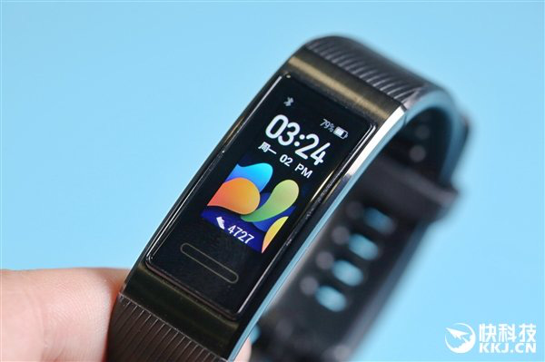 Huawei giới thiệu Band 4 Pro: Hỗ trợ GPS, NFC, đo nồng độ oxy trong màu SpO2 với giá 1.3 triệu