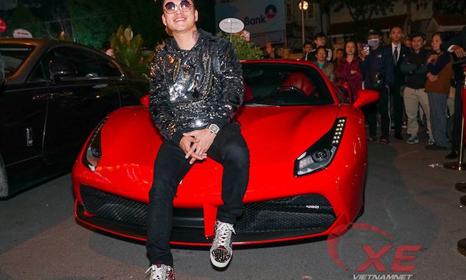 Tuấn Hưng mang Ferrari 488 GTB đi dự khai trương Luxury VIP của đại gia Tùng Vàng