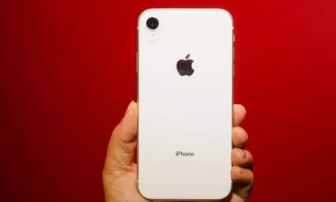 iPhone XR giảm giá chỉ còn 6,6 triệu đồng tại thị trường Việt Nam