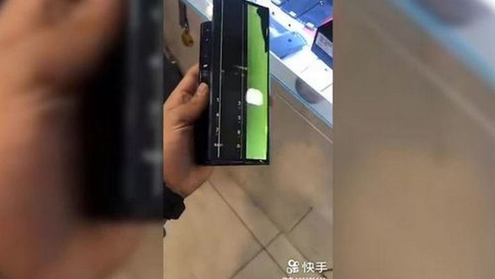 Vừa lên kệ, Huawei Mate X đã hỏng màn hình
