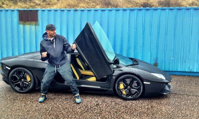 Đam mê siêu xe, chàng DJ cầu hôn luôn cháu gái ông trùm hãng Lamborghini