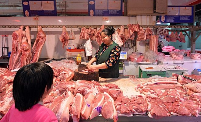 Chính phủ vào cuộc, giá thịt lợn bắt đầu giảm nhẹ: Bánh chưng đã có thịt