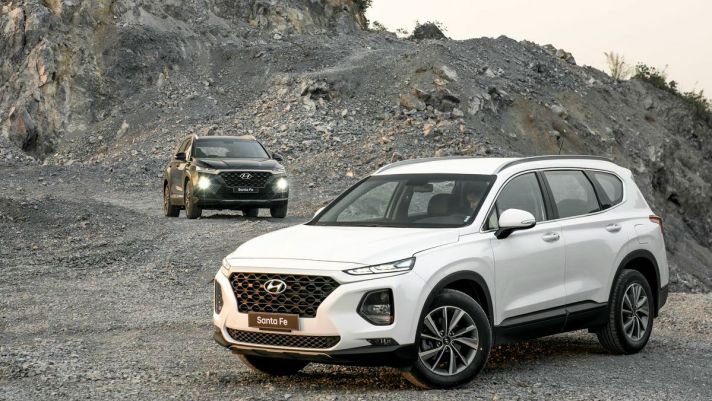 Bất ngờ giảm giá mạnh, Hyundai Santa Fe 2019 quyết đánh bại Toyota Fortuner