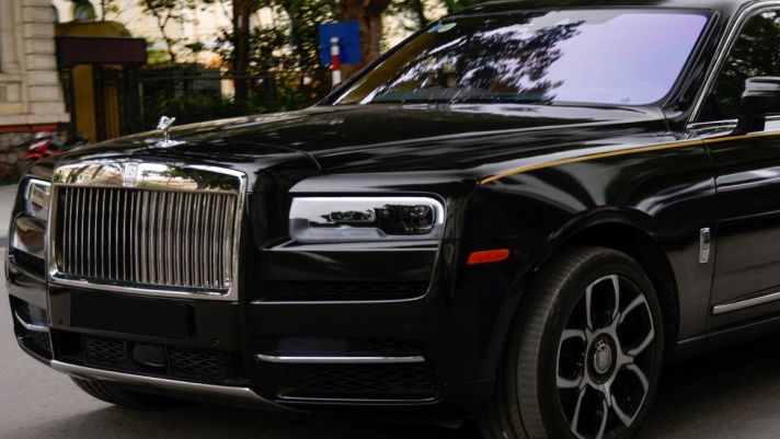Vẻ đẹp đầy mê hoặc của siêu xe Rolls-Royce Cullinan khi được độ phong cách Black Badge