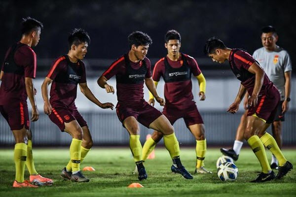 Cầu thủ Trung Quốc bị cấm về nhà vì virus corona