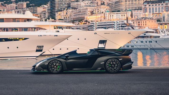Chiêm ngưỡng 'quái thú' Lamborghini Veneno Roadster 141 tỷ của hoàng tộc Ả rập Xê-út 