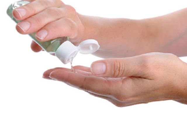 Nước rửa tay khô diệt khuẩn có thực sự ngăn được virus corona?