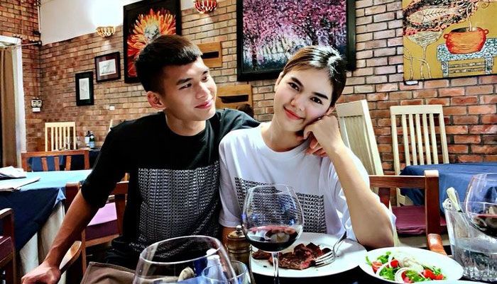 Cộng đồng mạng dậy sóng khi phát hiện chuyện tình giữa người mẫu Ngọc Trinh và trung vệ U21 Việt Nam