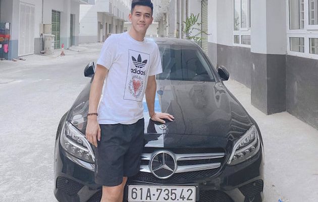 Tiền đạo Tiến Linh tự thưởng bản thân bằng chiếc Mercedes-Benz C200 trị giá 1,5 tỷ đồng