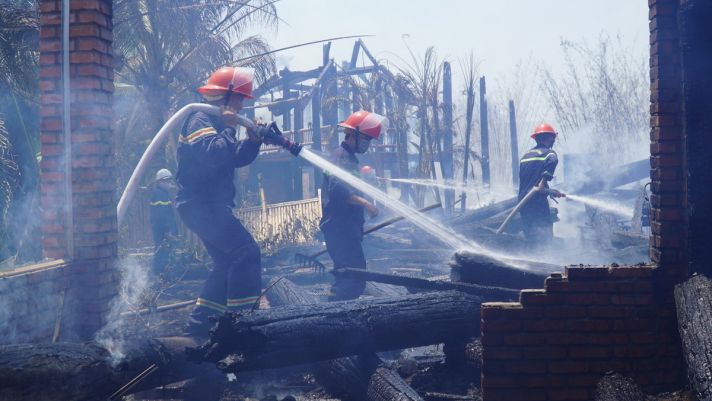 Cháy quán bar và khu nghỉ dưỡng ở Bình Thuận