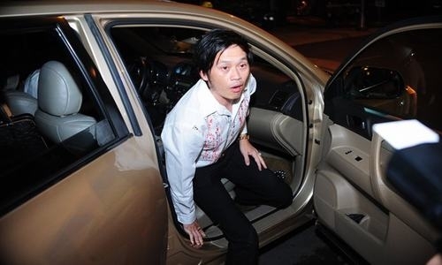 Khám phá xế cưng Toyota Highlander giản dị đến không ngờ của danh hài Hoài Linh