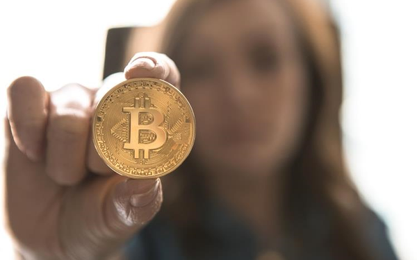 Giá Bitcoin tăng nhẹ, chạm mốc 9.000 USD trong sáng nay
