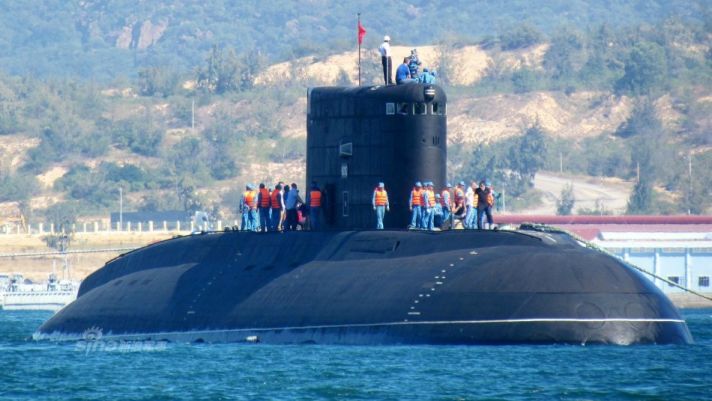 Cận cảnh tàu ngầm Kilo Việt Nam - Hố đen đại dương khiến kẻ thù khiếp sợ