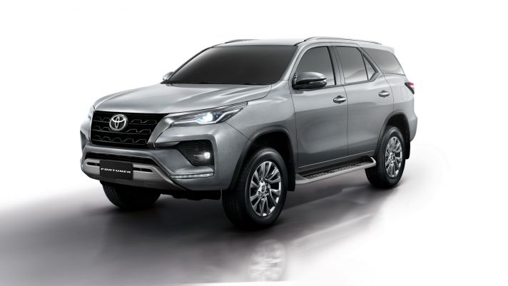 Thách đấu Hyundai Santa Fe, Toyota Fortuner 2021 bất ngờ lộ diện với nhiều nâng cấp đáng giá