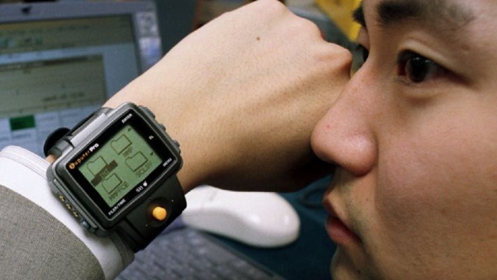 Chiếc smartwatch tối cổ của thế giới có gì?