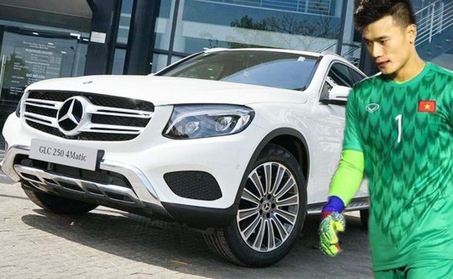 Tiết lộ về những bí mật đằng sau vị đại gia tặng Mercedes-Benz cho thủ môn Bùi Tiến Dũng