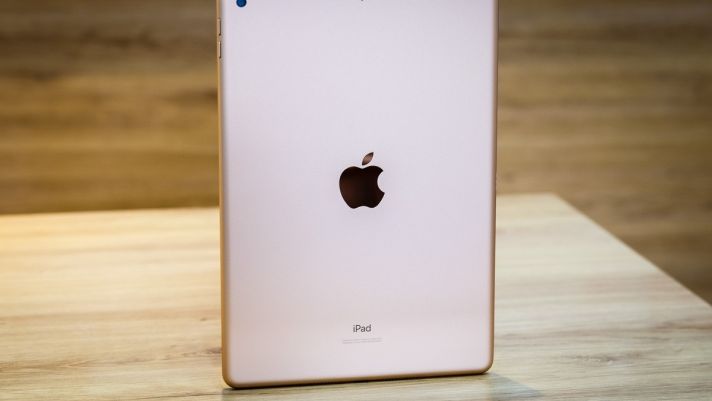 Apple chuẩn bị trình làng iPad 10,8 inch